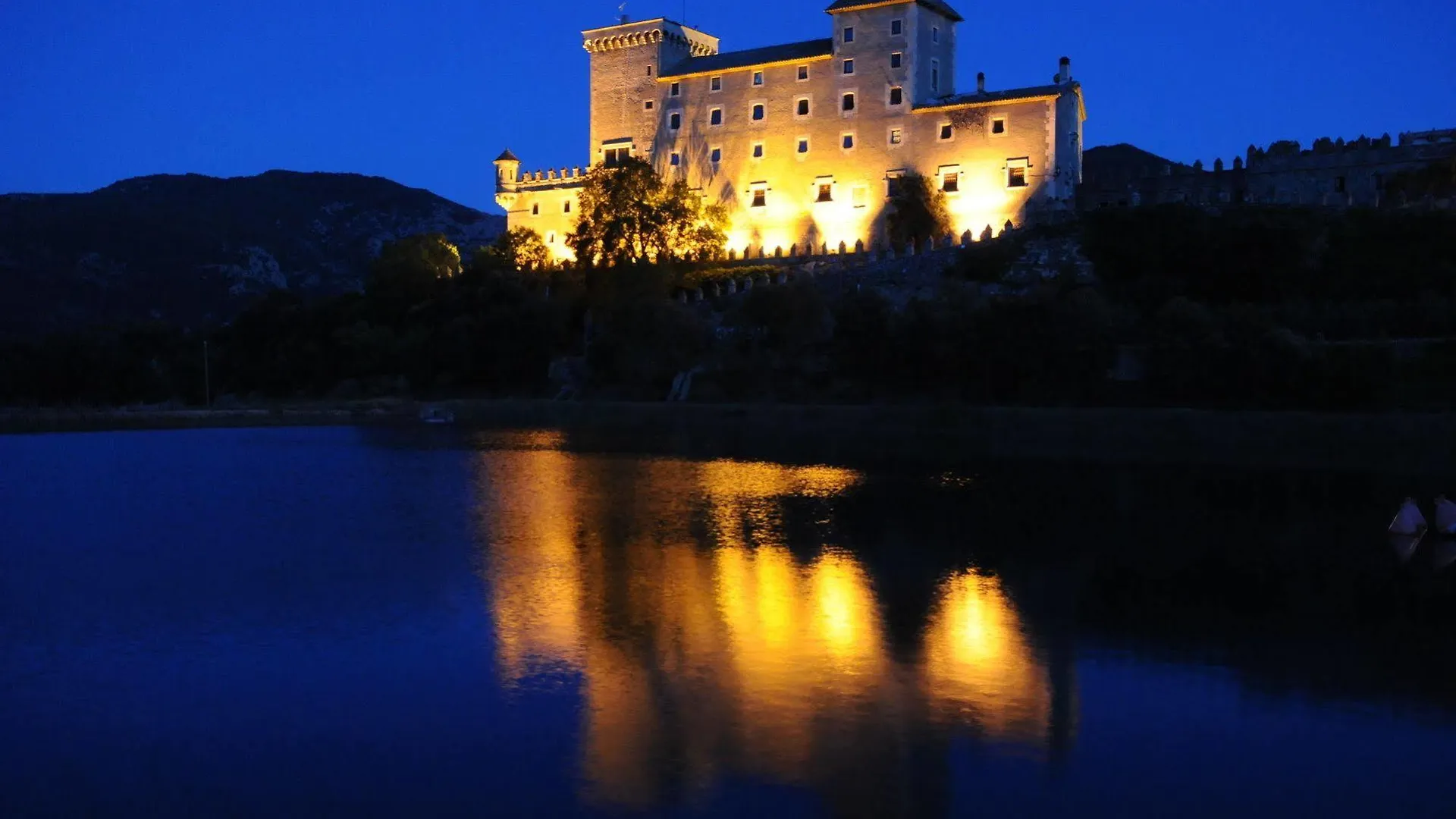 Castell De Riudabella Apartment Vimbodi I Poblet Spain